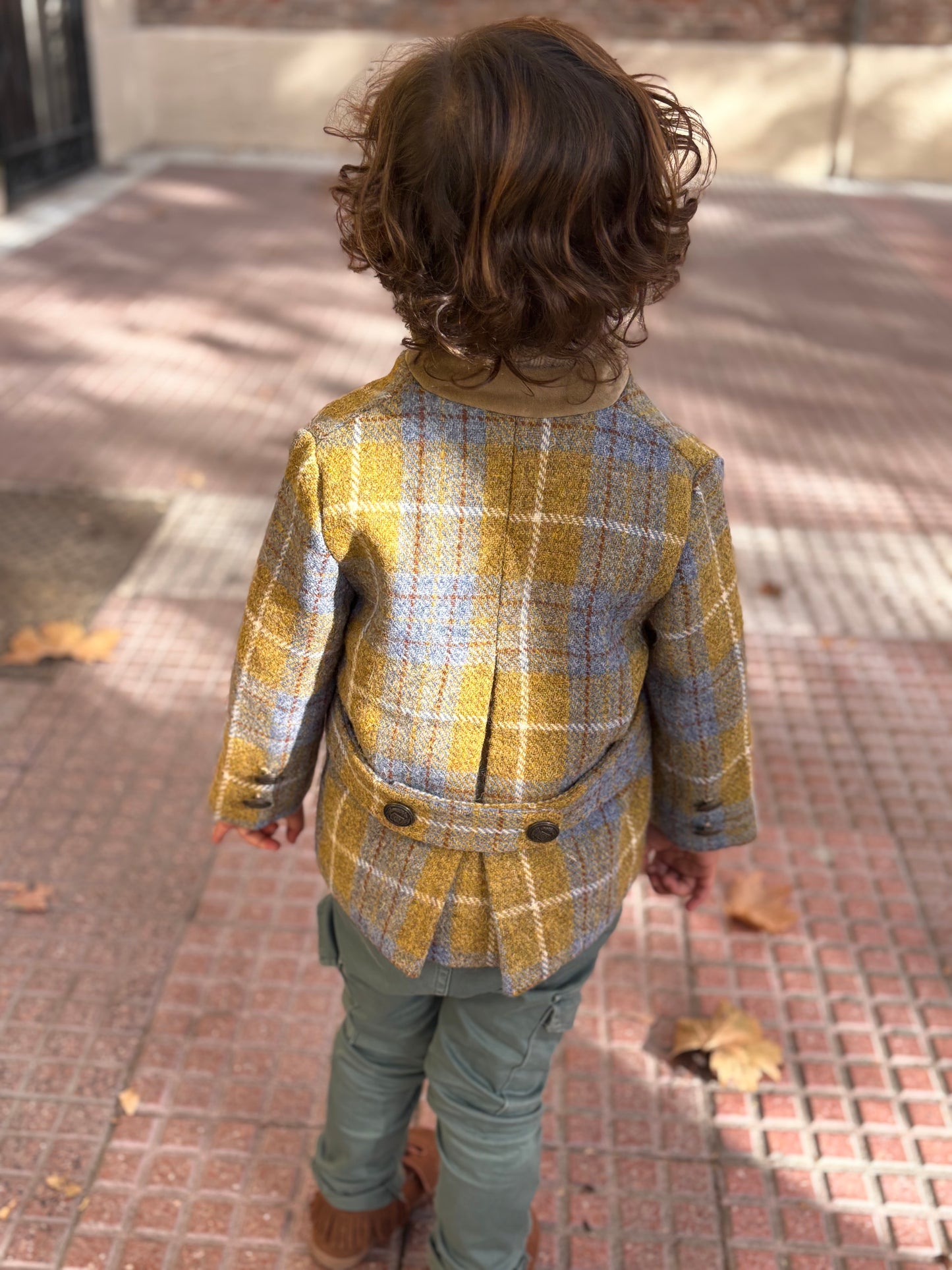 Austriaca Harris Tweed cuadros azul y amarillo.