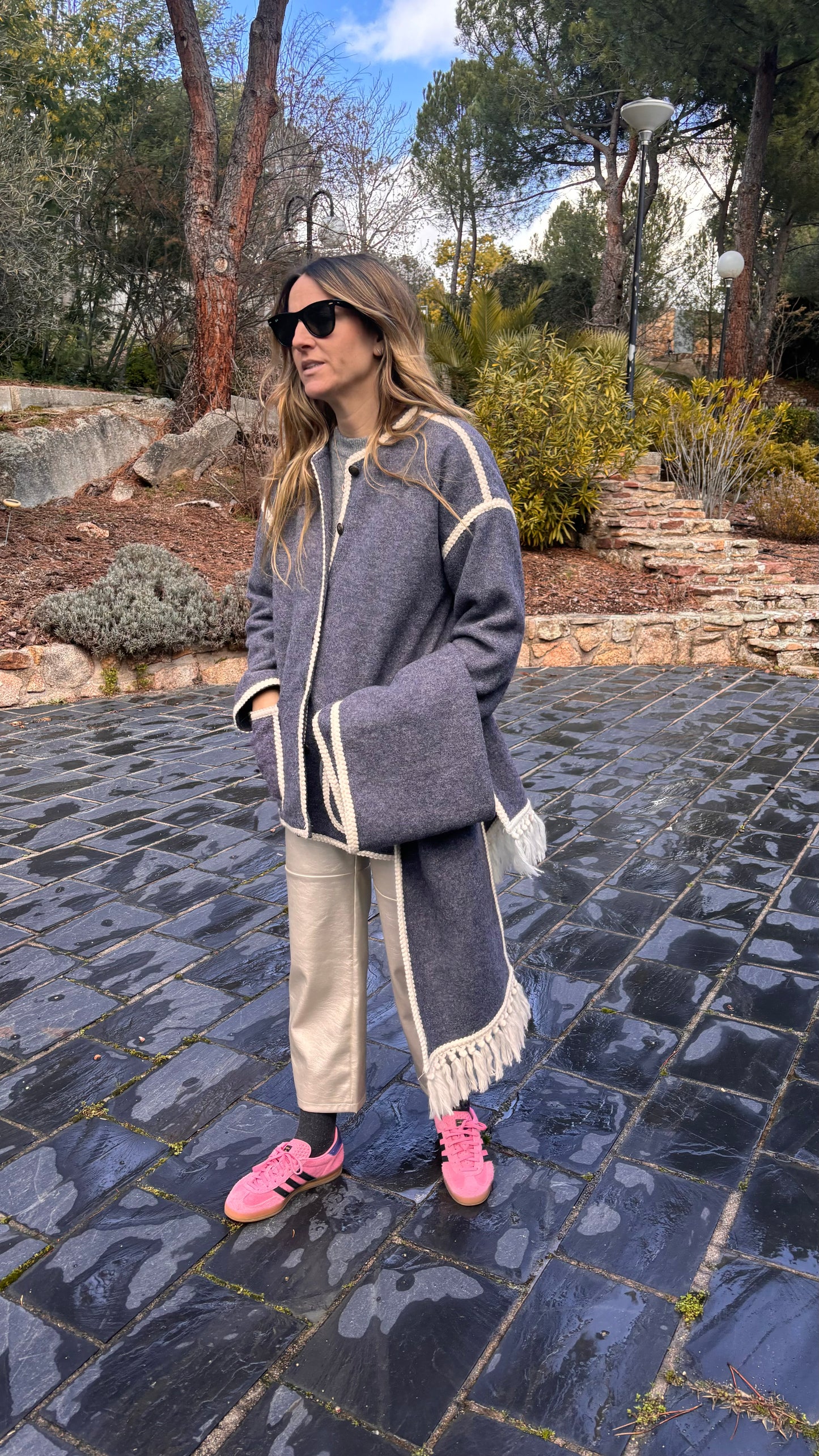 Abrigo bufanda gris mamá.