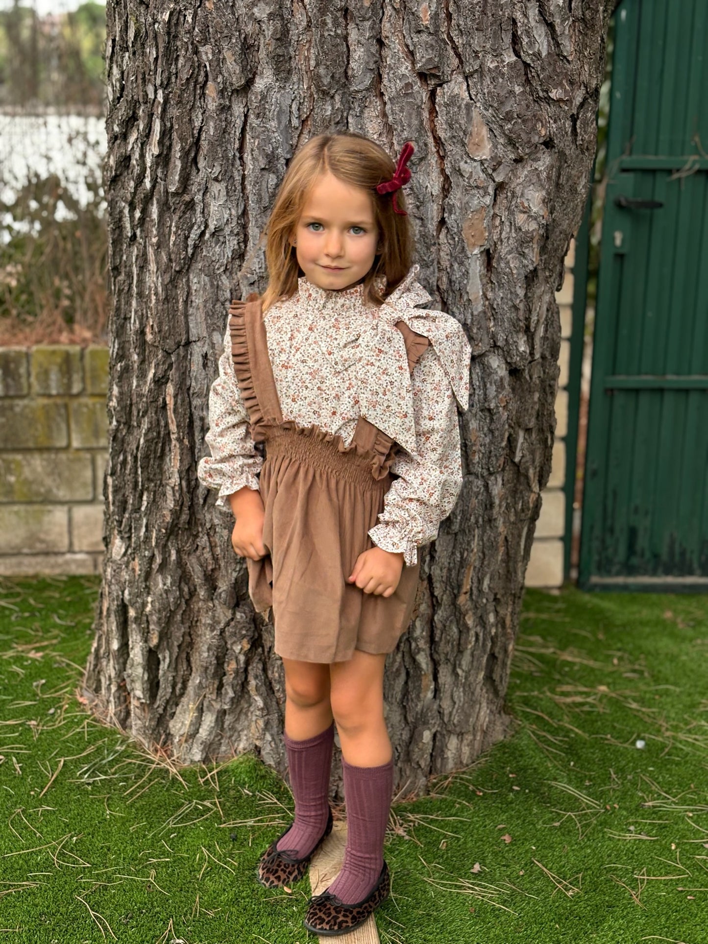 Faldita con tirantes marrón