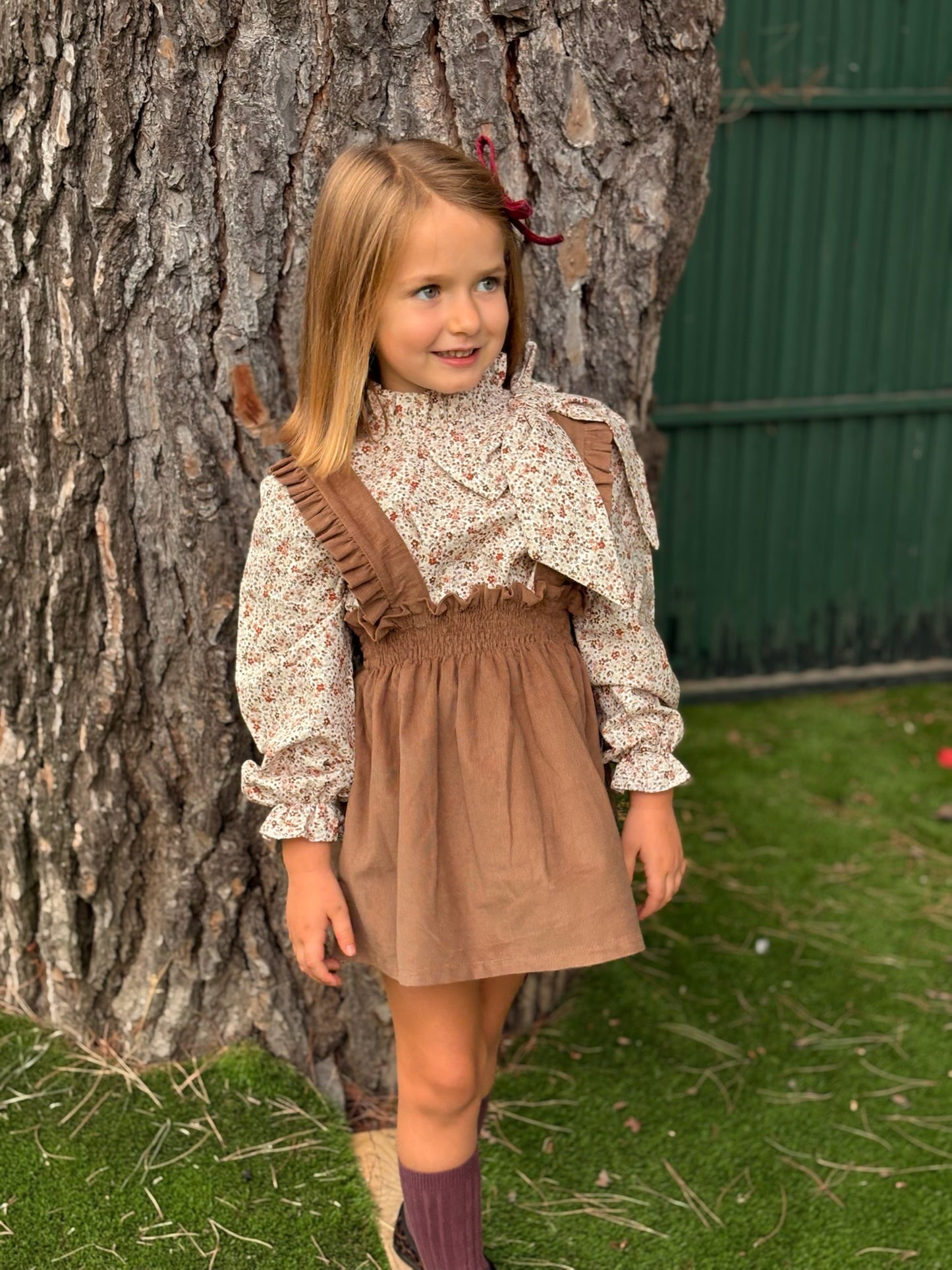 Faldita con tirantes marrón