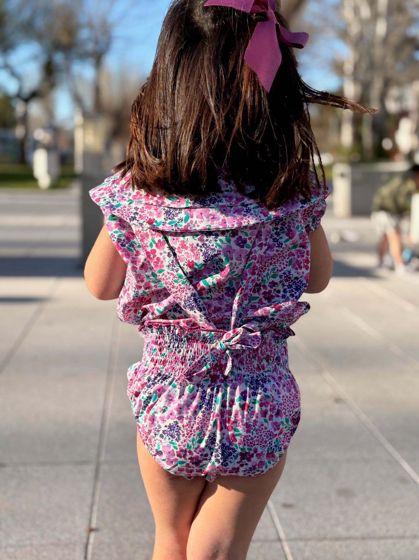 Braguita con tirantes flores buganvilla