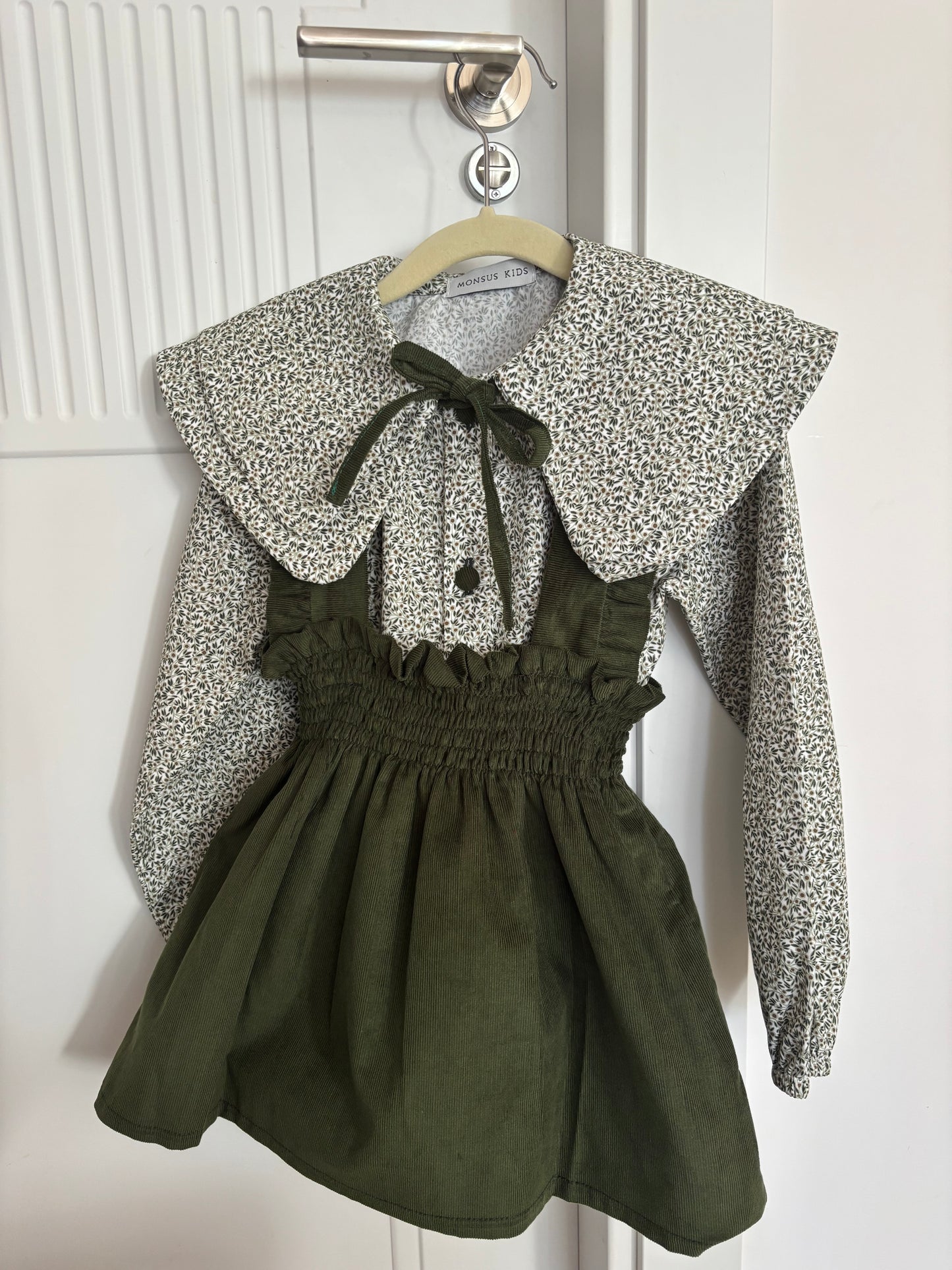 Faldita con tirantes verde