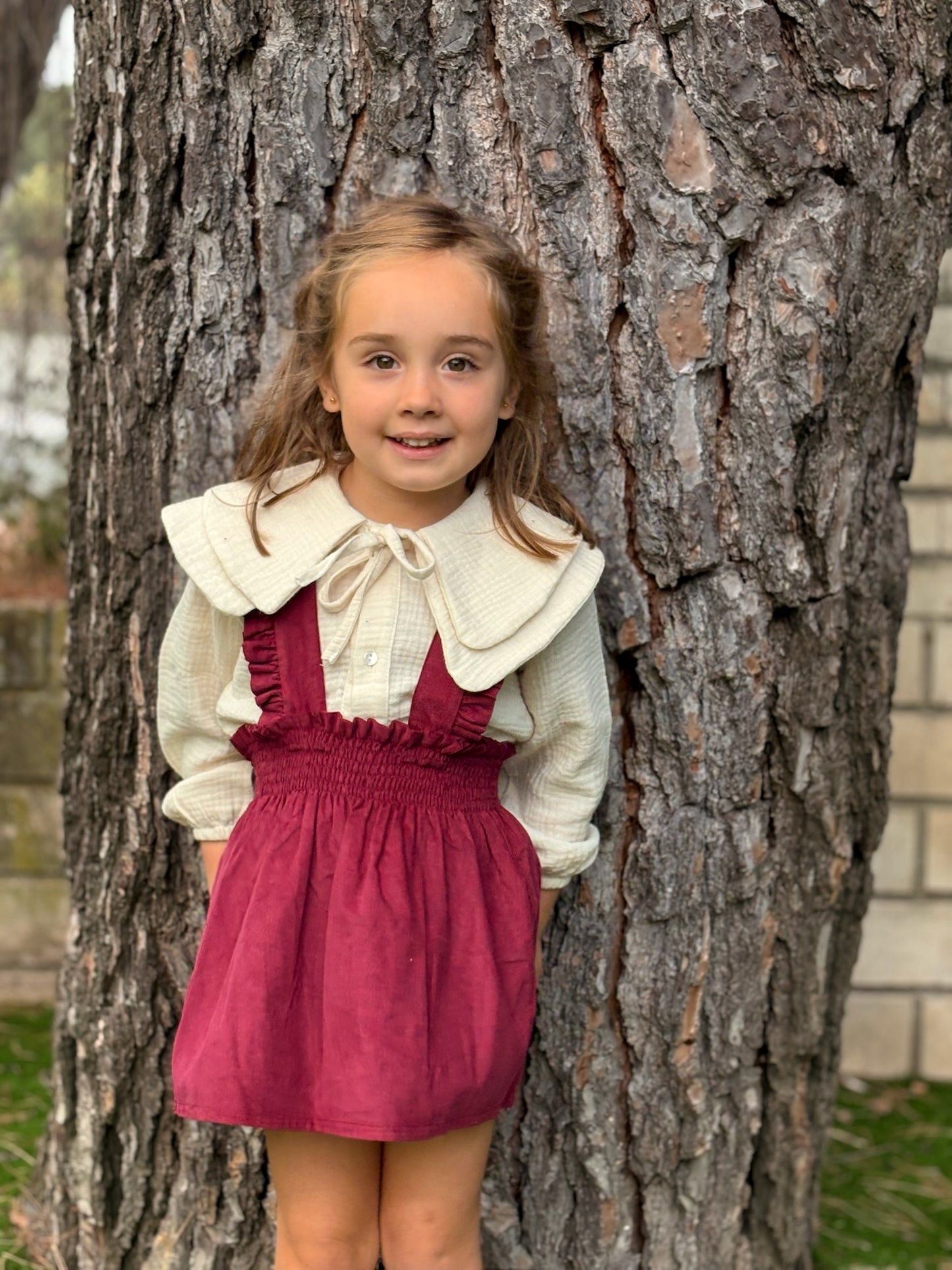 Faldita con tirantes granate