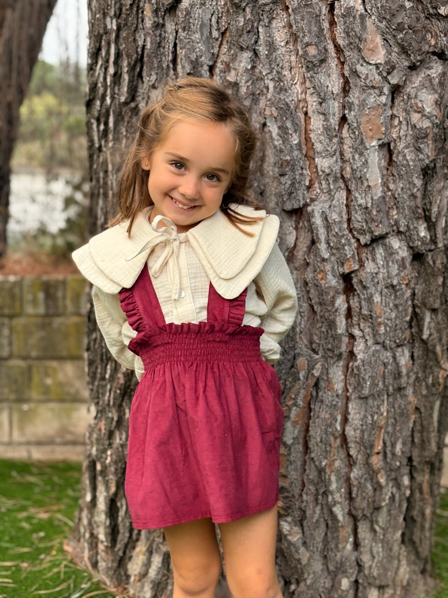 Faldita con tirantes granate